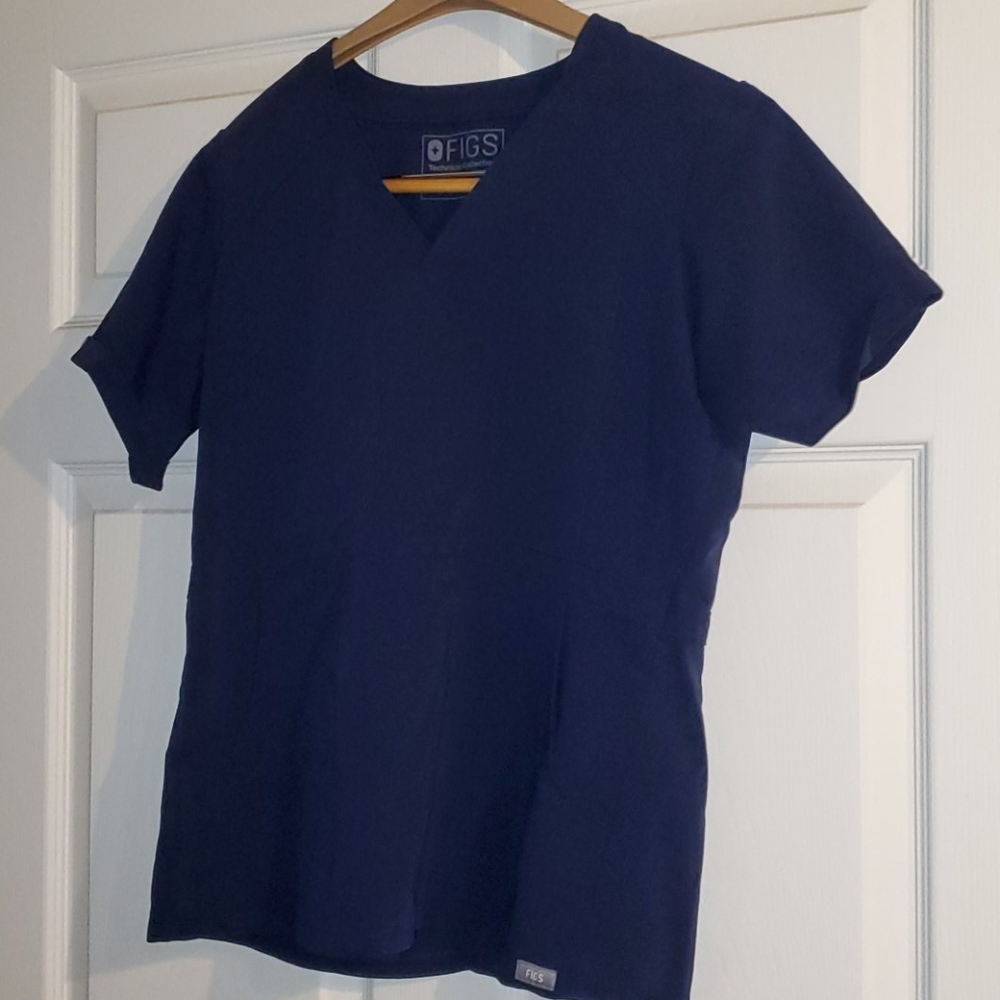 Figs scrub top